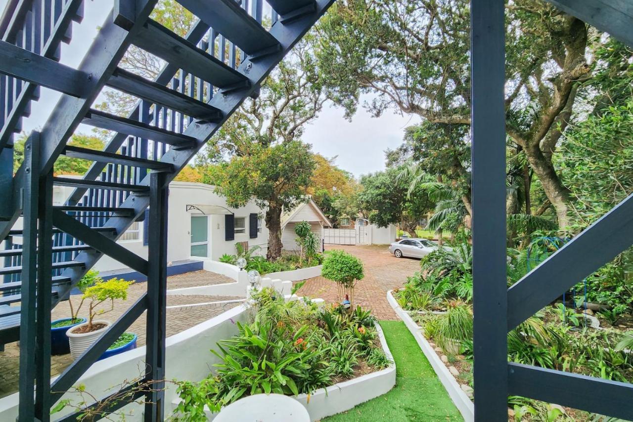 Blue'S Guest House - East London Bonza Bay Bagian luar foto