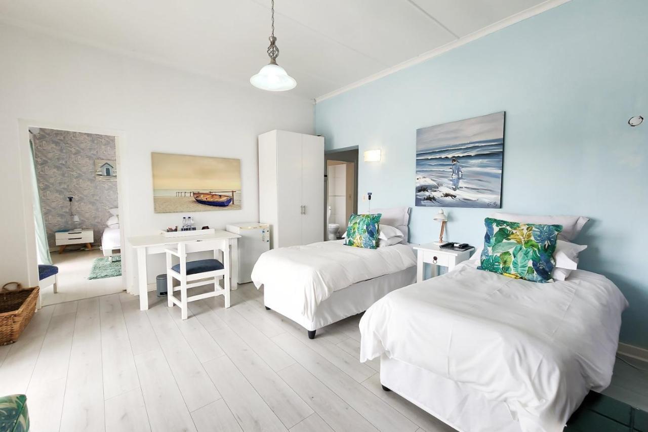Blue'S Guest House - East London Bonza Bay Bagian luar foto