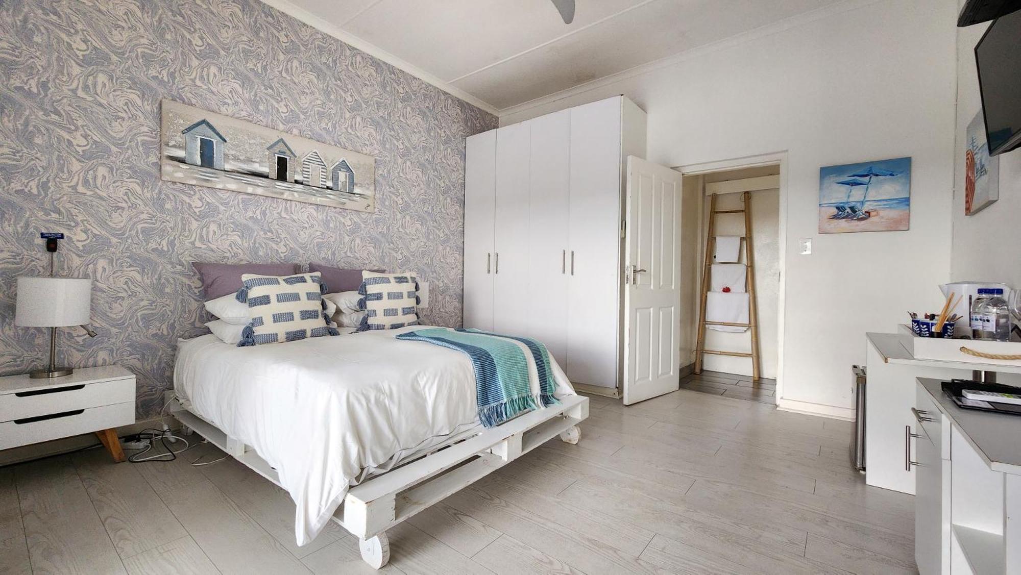 Blue'S Guest House - East London Bonza Bay Bagian luar foto