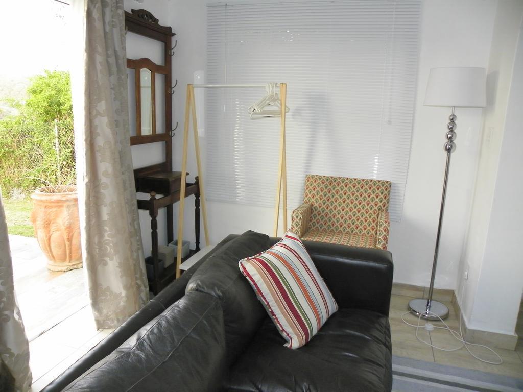 Blue'S Guest House - East London Bonza Bay Bagian luar foto