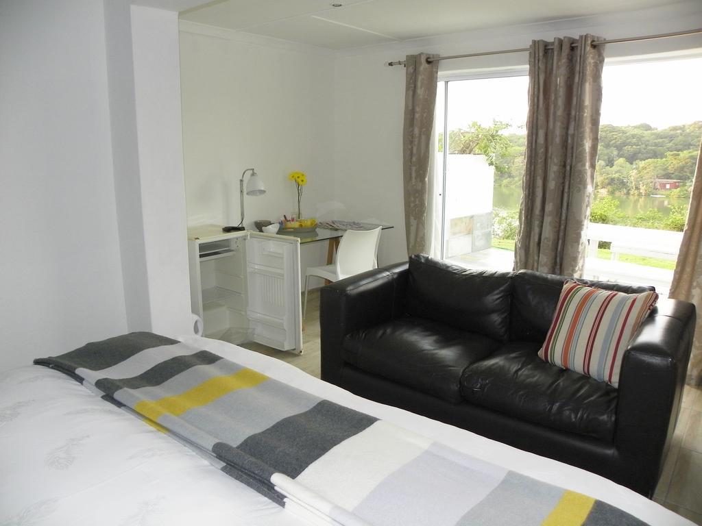 Blue'S Guest House - East London Bonza Bay Bagian luar foto