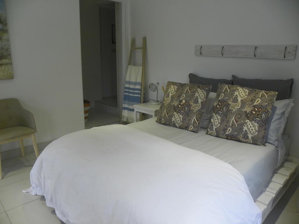 Blue'S Guest House - East London Bonza Bay Bagian luar foto