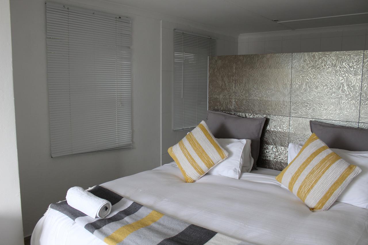 Blue'S Guest House - East London Bonza Bay Bagian luar foto