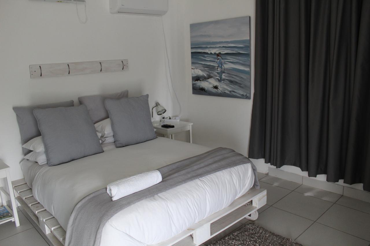 Blue'S Guest House - East London Bonza Bay Bagian luar foto