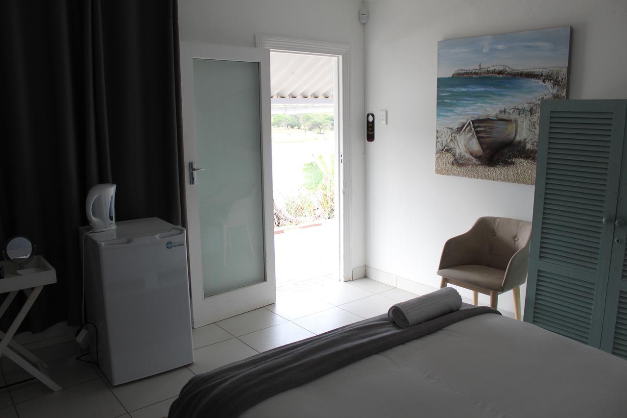 Blue'S Guest House - East London Bonza Bay Bagian luar foto