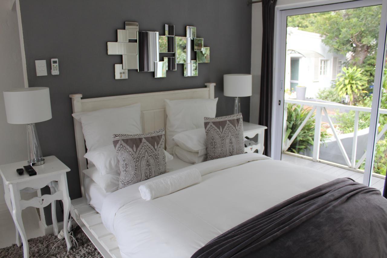 Blue'S Guest House - East London Bonza Bay Bagian luar foto