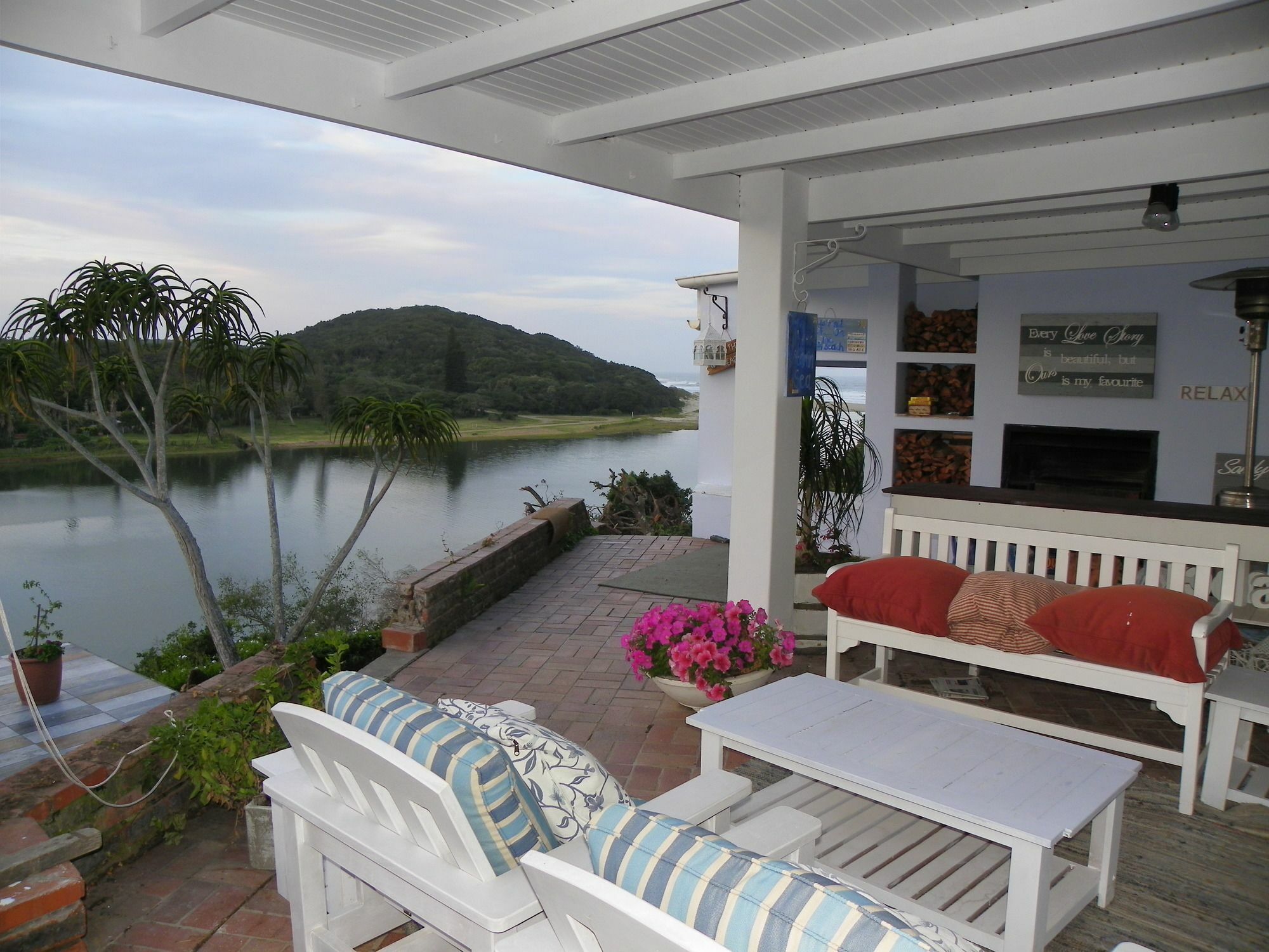 Blue'S Guest House - East London Bonza Bay Bagian luar foto
